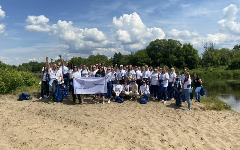 Pracownicy PepsiCo z całej Polski zebrali 450 worków odpadów podczas Operacji Czysta Rzeka